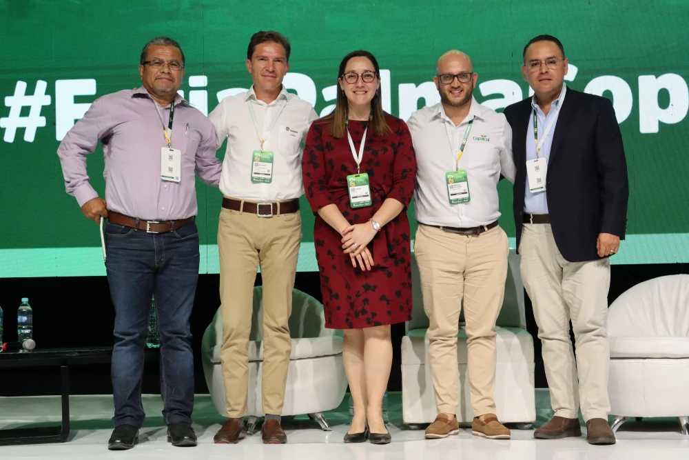 Presidente ejecutivo de Fedepalma junto a directivos del sector en Centroamérica