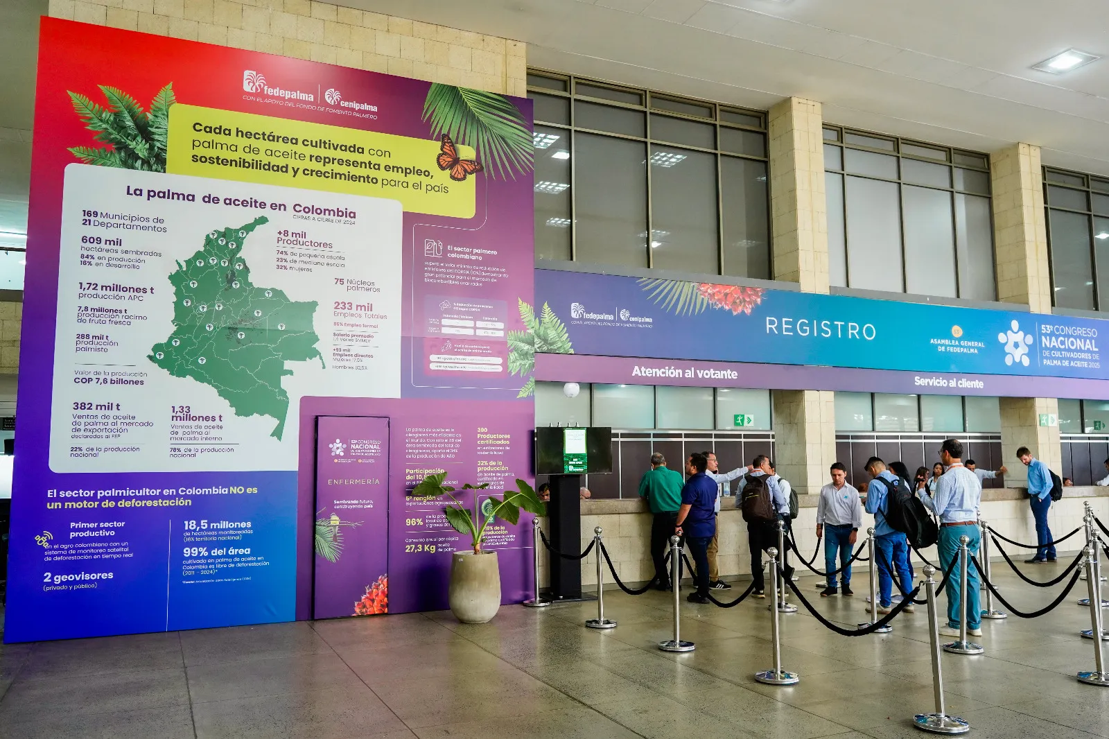 tand de registro del 53° Congreso Nacional de Cultivadores de Palma de Aceite con un gran mapa de Colombia